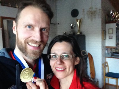 Minä ja Minna kultamitali kaulassa 2015